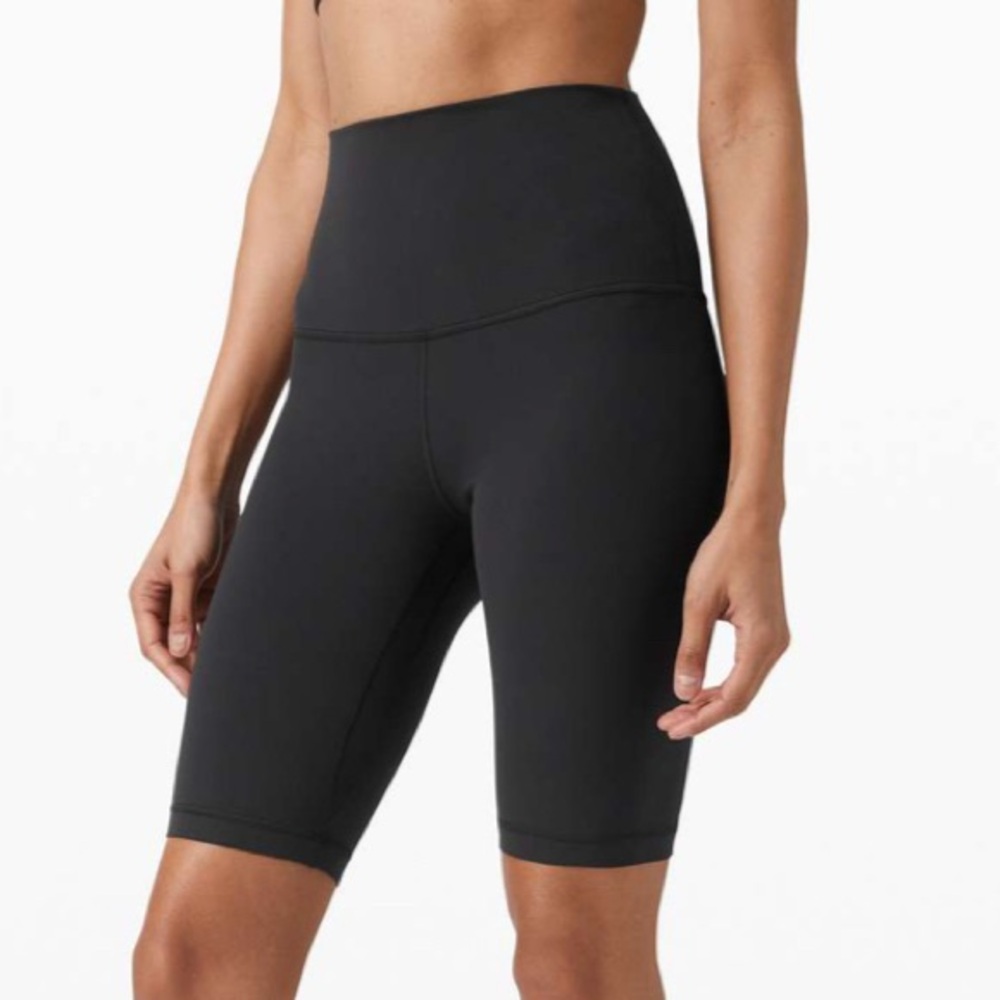 Lululemon Black Align Super High Rise Short 10" - Size 2